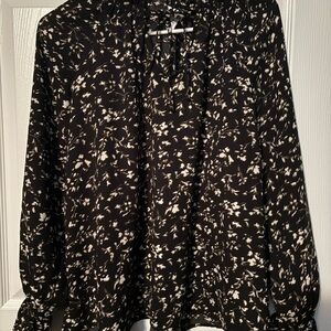 Time and Tru Black and White Patterned Blouse
